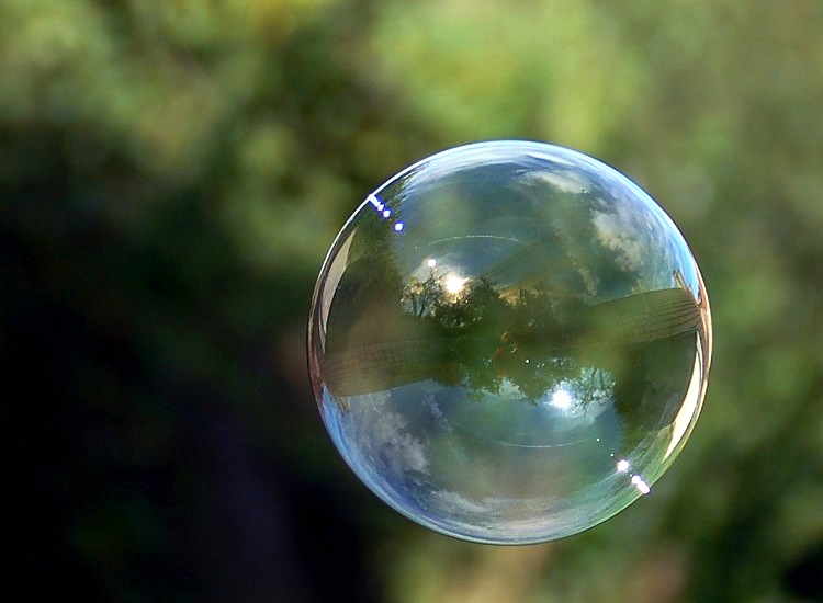 Reflet dans une bulle de savon photo et image emotions Reflet dans une bulle de savon photo et image emotions