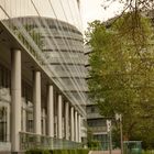 Reflet de la mairie de Londres dans des bâtiment administratif