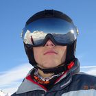 reflet de lunette dans le casque de ski de monfils