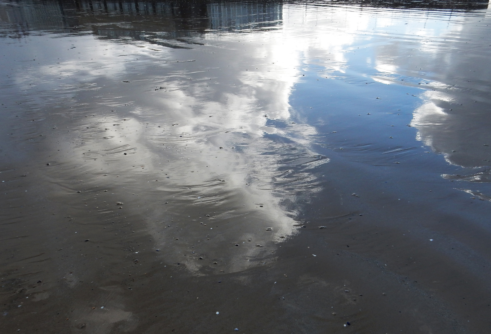 Reflet du ciel à marée basse