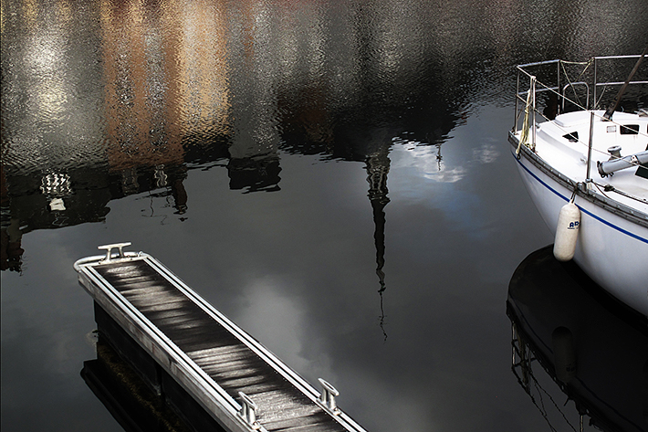 Reflets dans le bassin du port de Honfleur