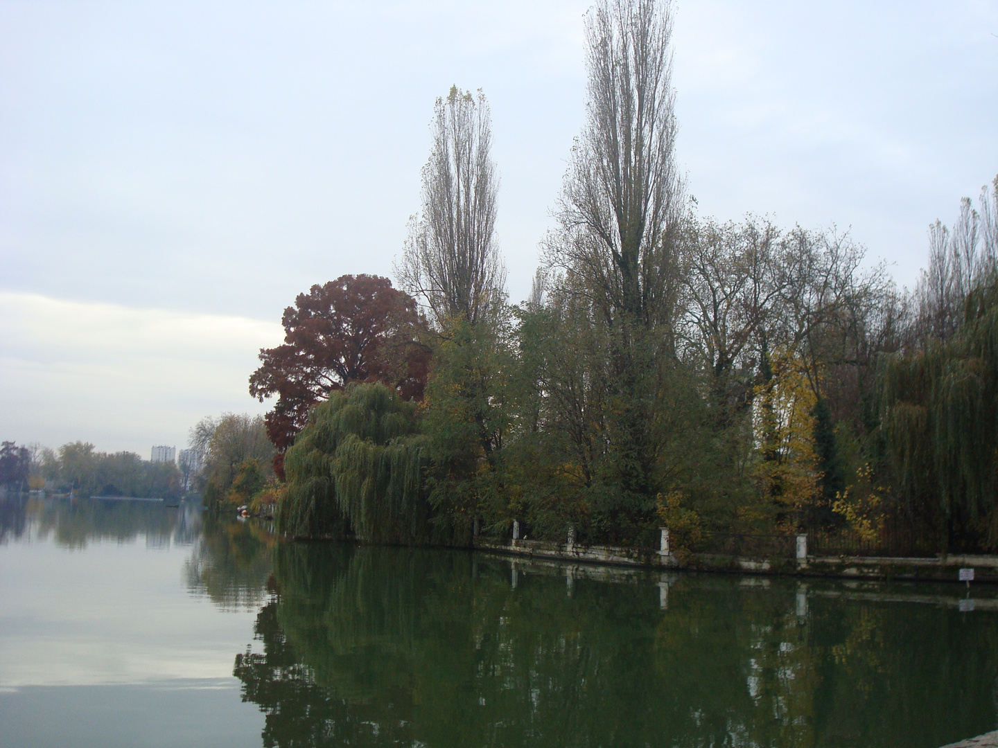 Reflets dans le lac