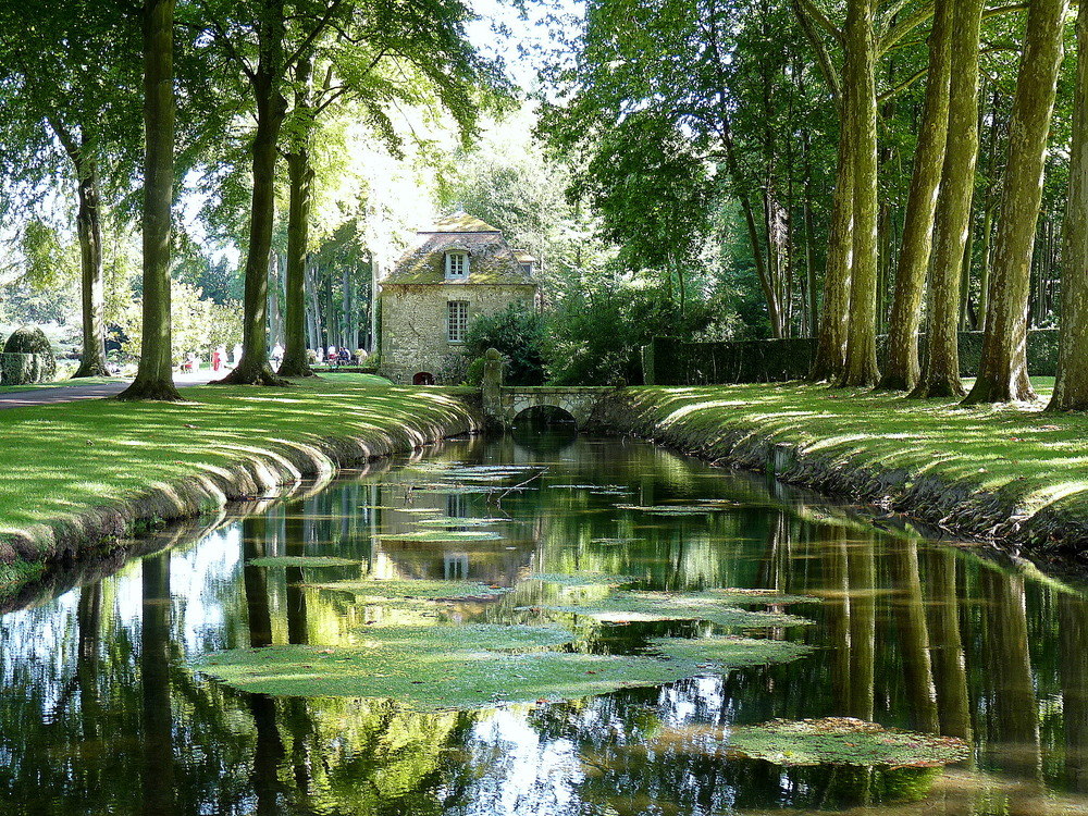 Reflets dans les bassins.