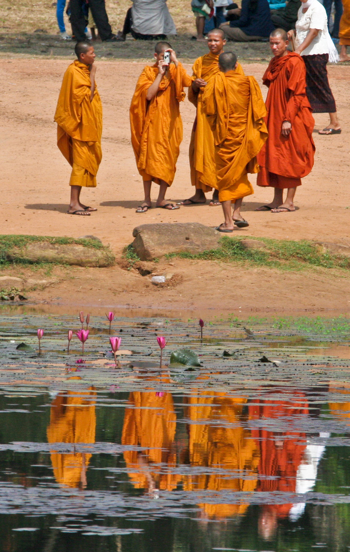 Reflets de moines bouddhiste