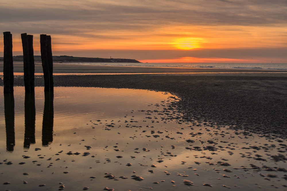 Reflets de poteaux à Wissant