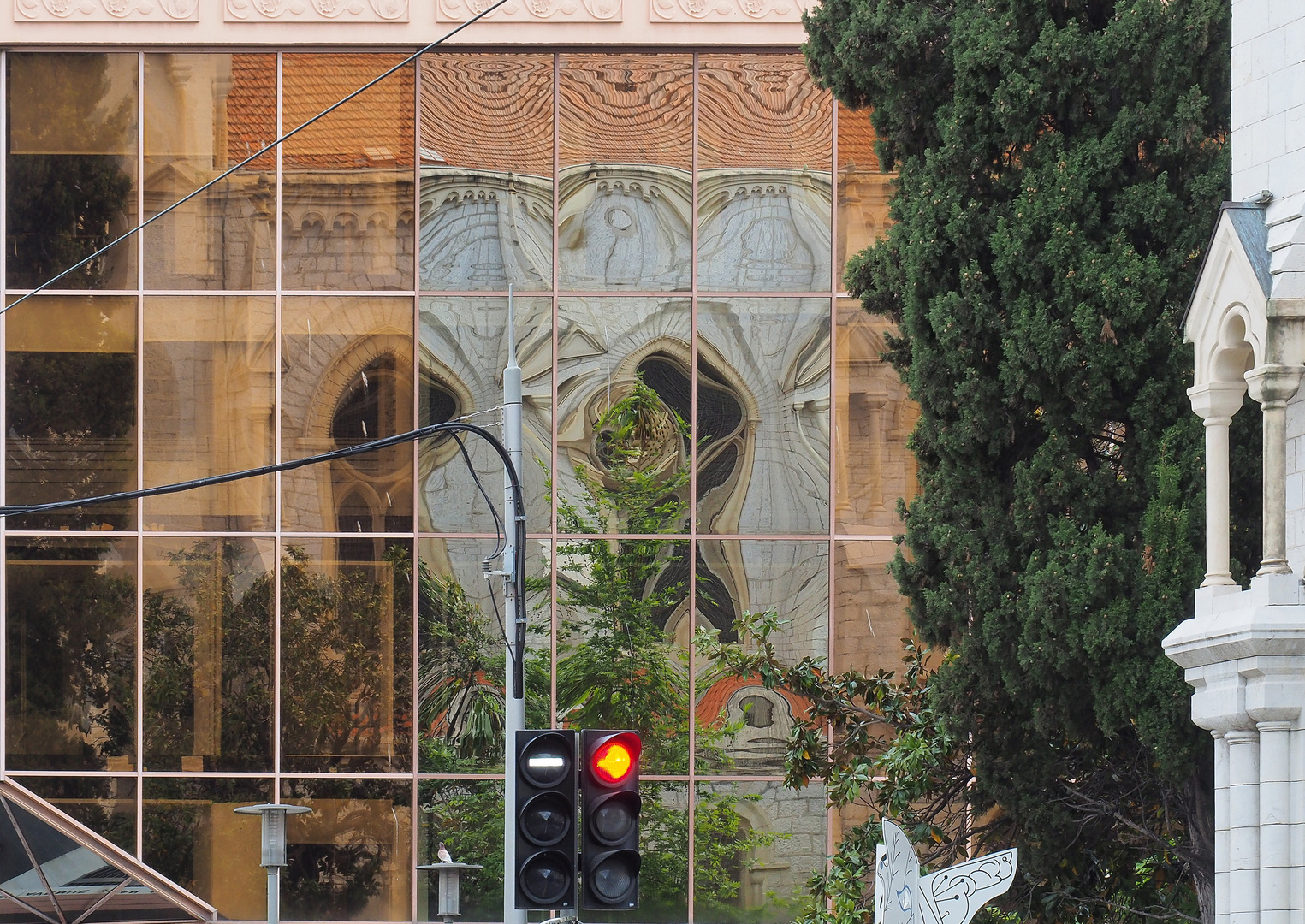 Reflets d’hier dans une façade d’aujourd’hui