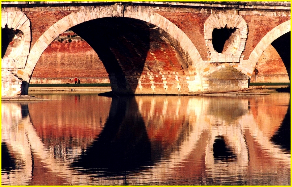 Reflets du Pont Neuf de Toulouse.