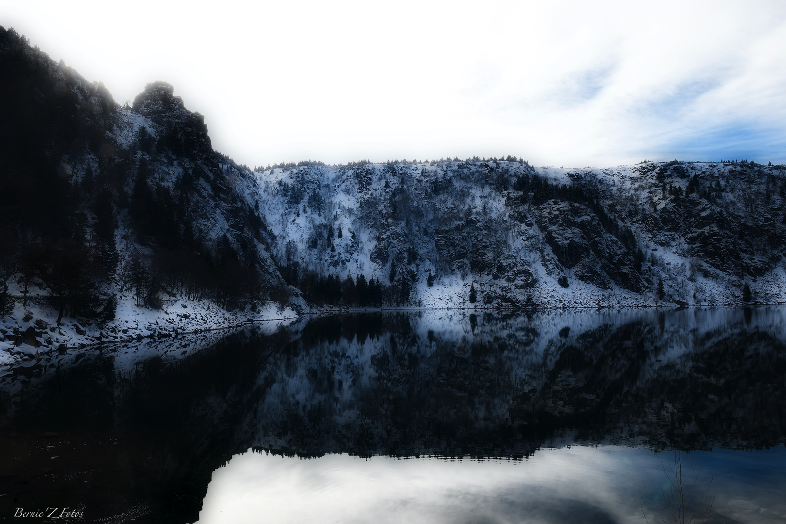 Reflets noirs sur le lac blanc