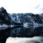 Reflets noirs sur le lac blanc