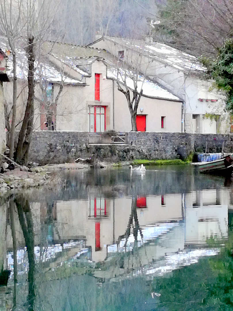 Reflets ! Source du Pêcher à Florac (Lozère) 