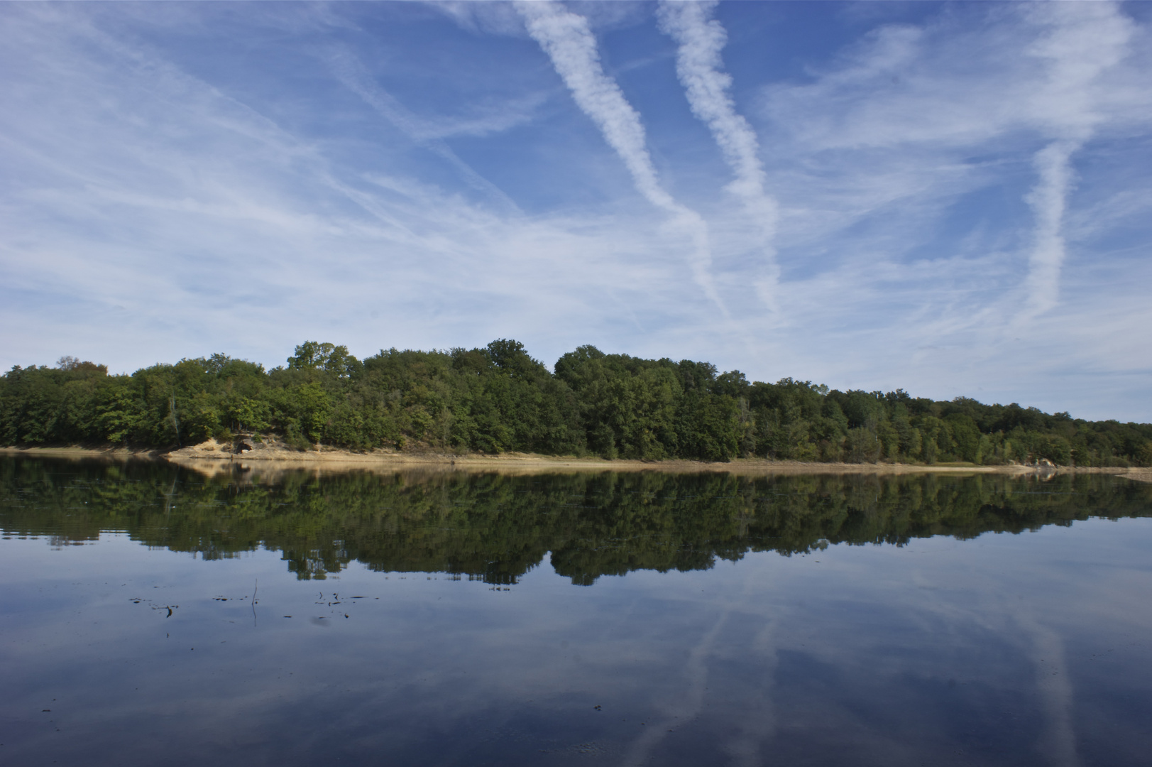 Reflets sur le lac de la Roucarié