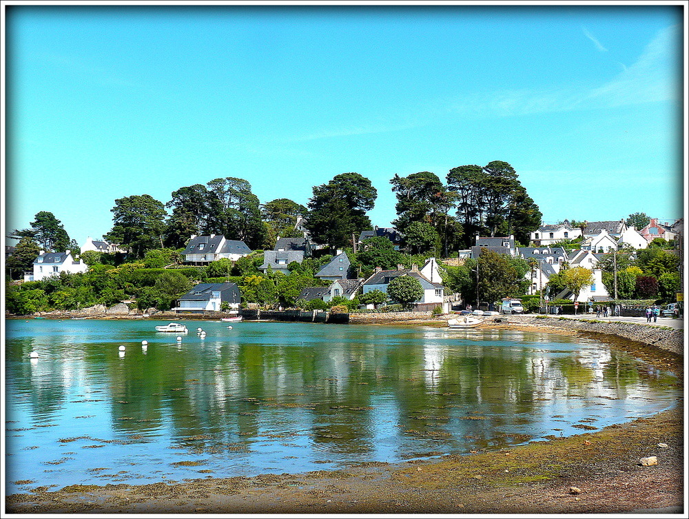 REFLETS SUR LE PORT .