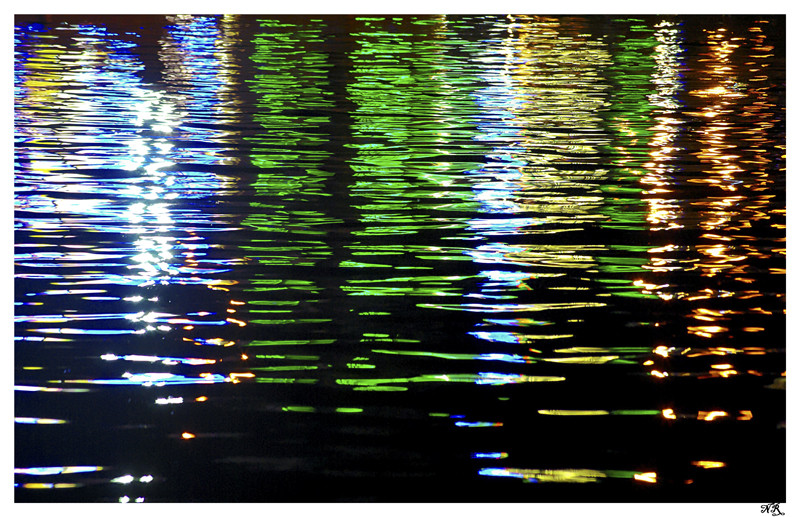 Reflets sur l'eau de Tournebroche 