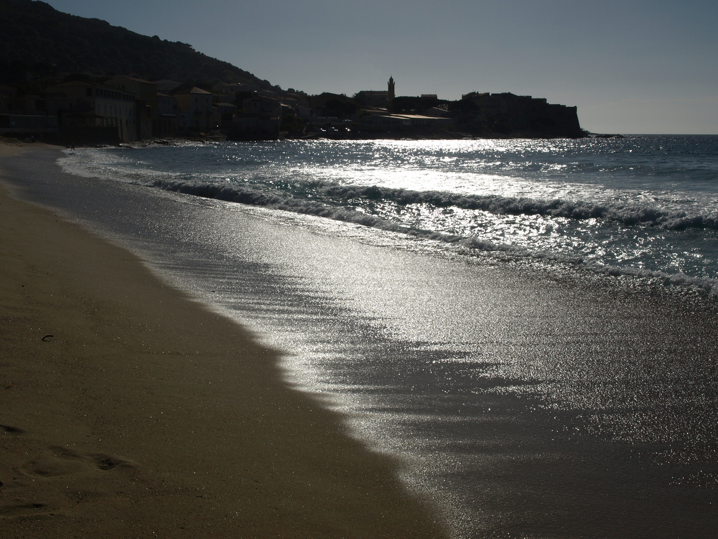 Reflets sur une plage corse