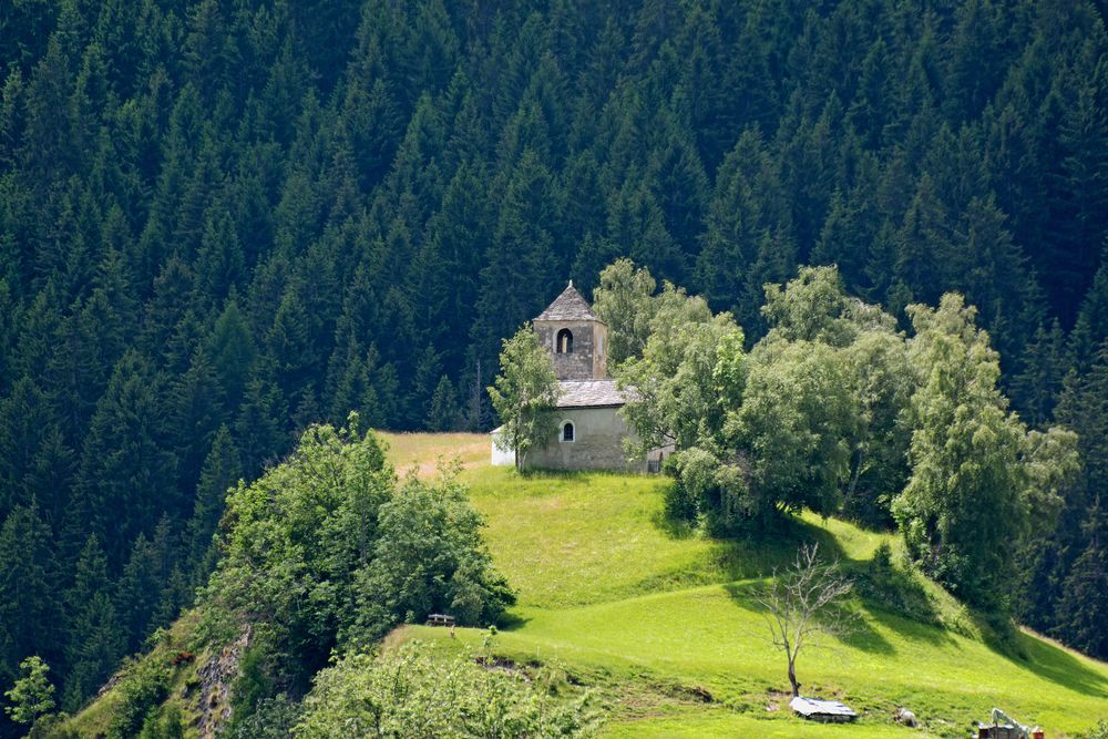 Reformierte Kirche von Casti im Schams Foto & Bild architektur