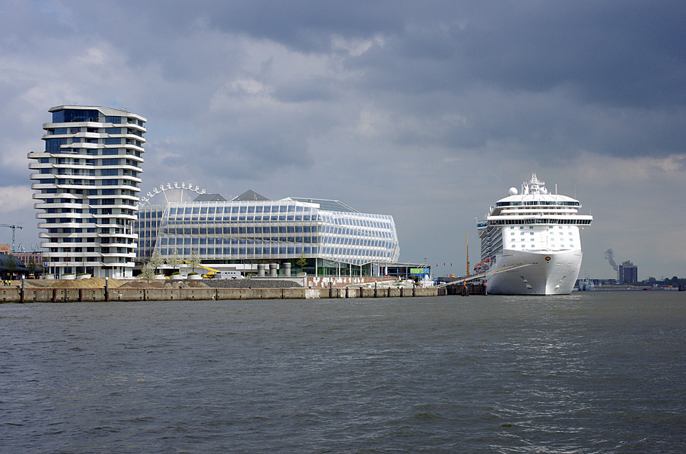 Regal Princess und Hafencity