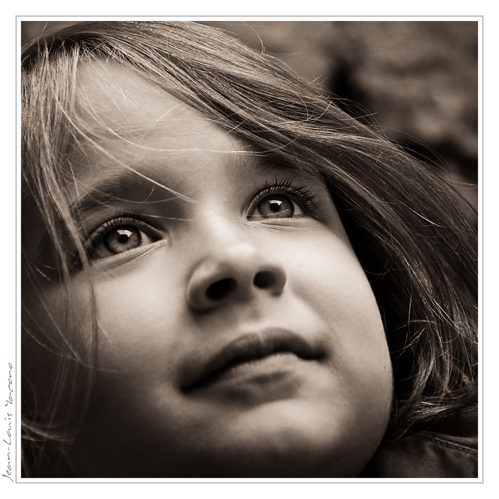 Regard vers le haut photo et image portraits, portraits d'enfants, portrait Images Regard vers le haut photo et image portraits, portraits d'enfants, portrait Images