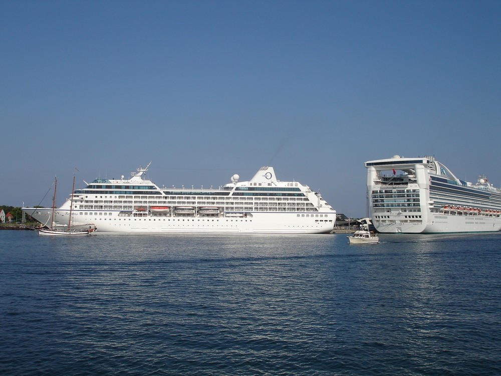 Regatta + Star Princess in Warnemünde