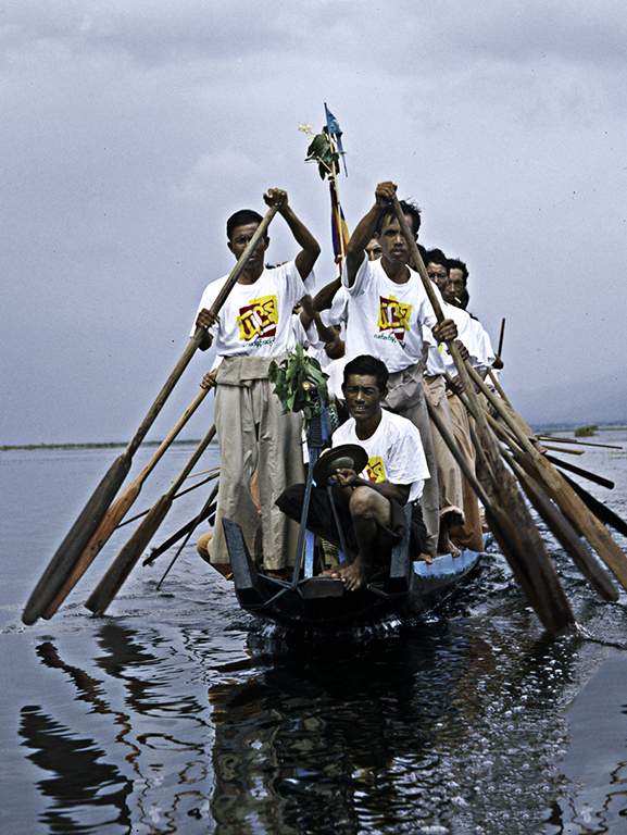 Regattaboot zum Pagodenfest, Inle Lake, Shan State, Myanmar