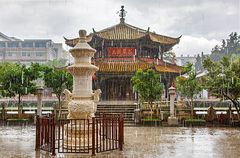 Regen im Yuantong Tempel