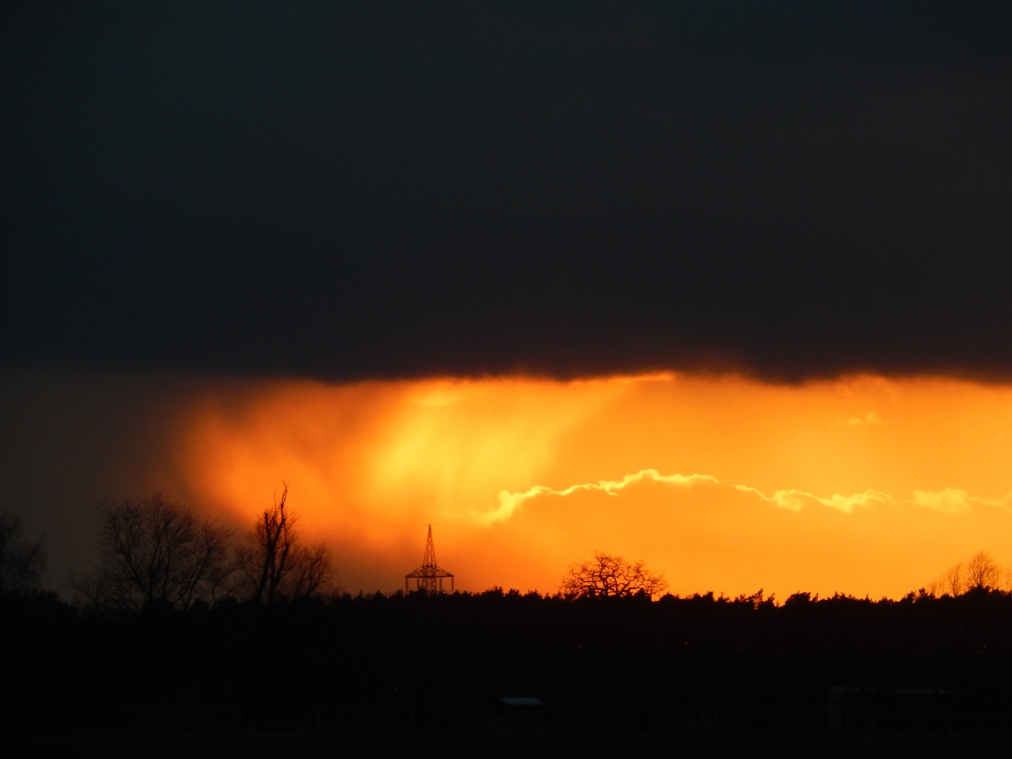 Regen trifft Sonnenuntergang 