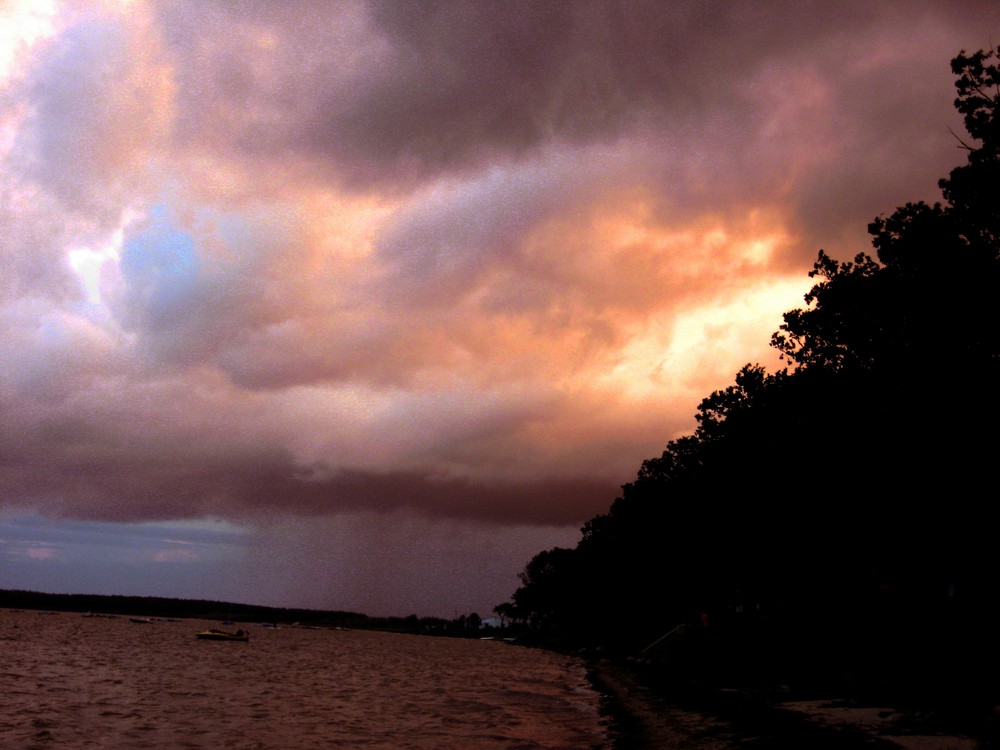 Regen über dem Bodden