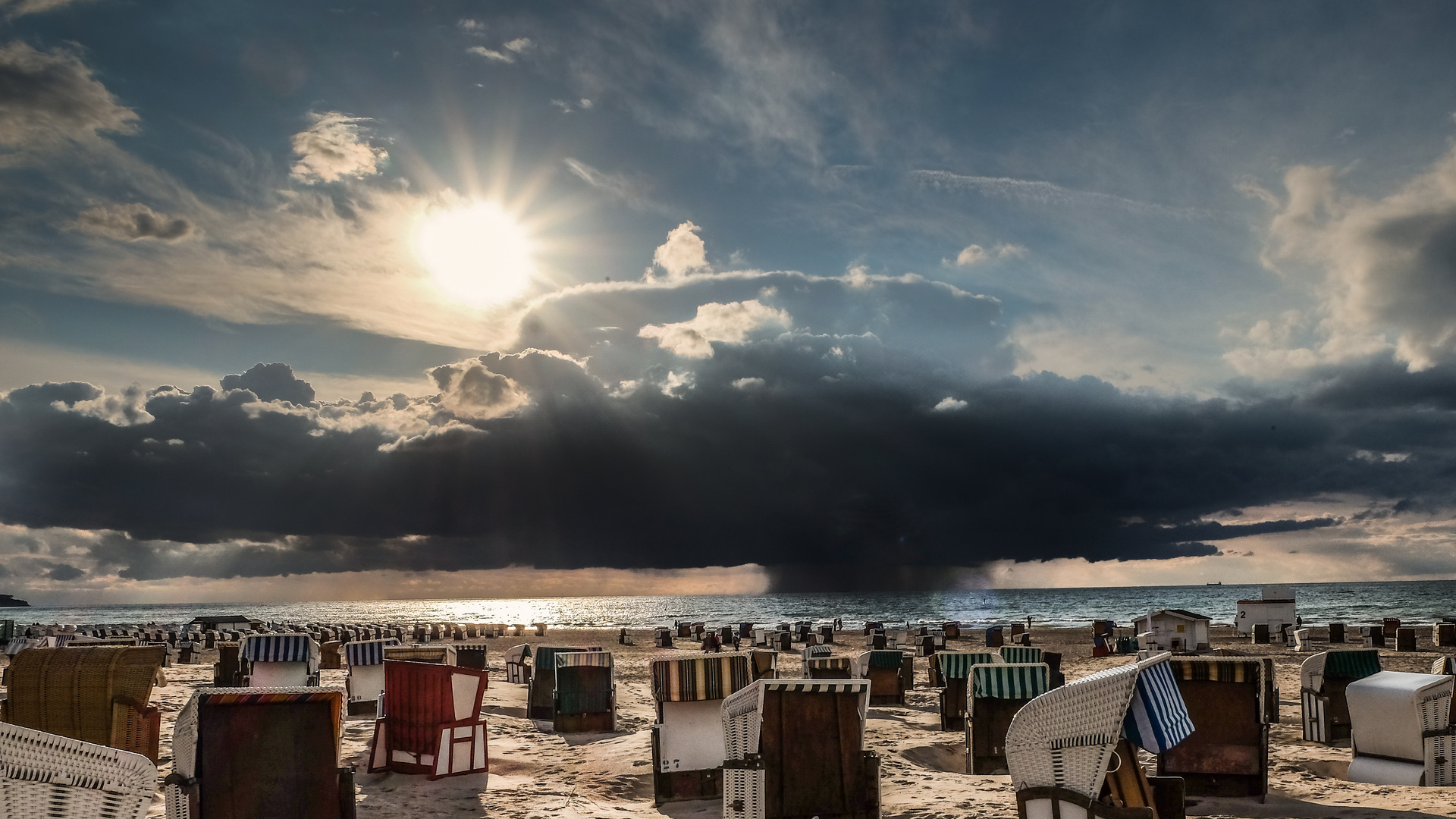 Regen über dem Meer