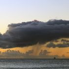 Regen über dem Meer