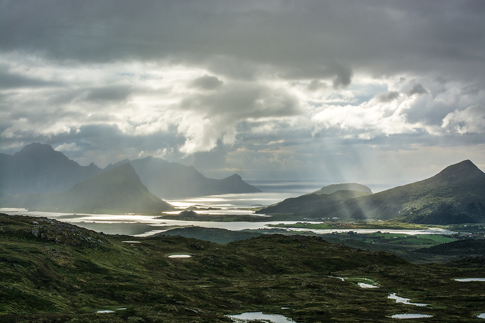 Regen über den Lofoten