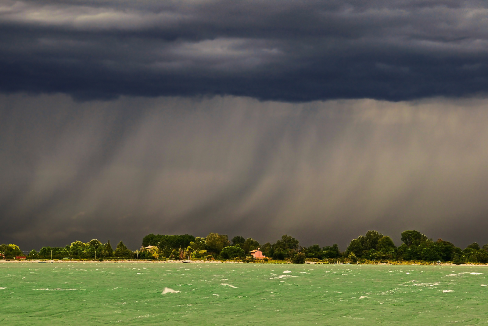 Regen über der Lagune