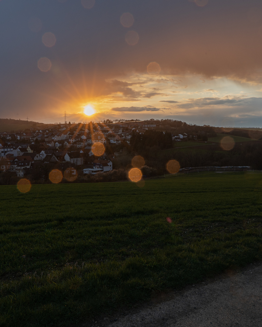 Regen und Sonne über Wallrabenstein