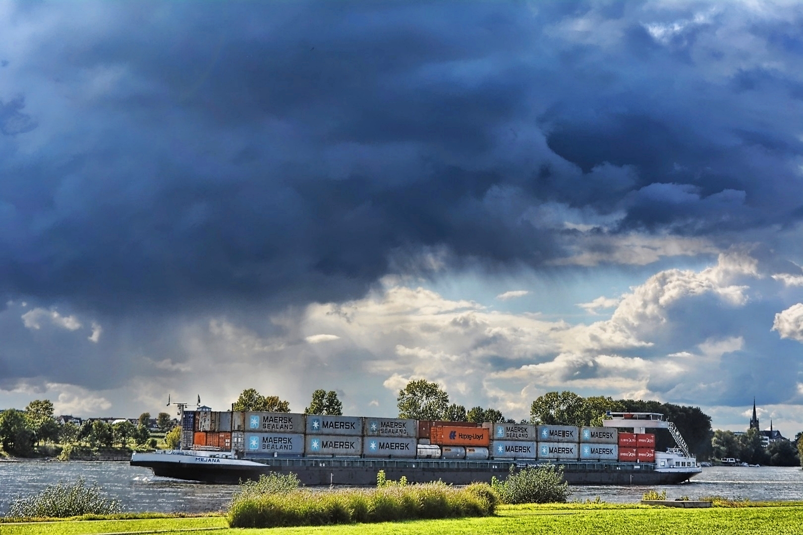 Regen und Sonnenschein übern Rhein