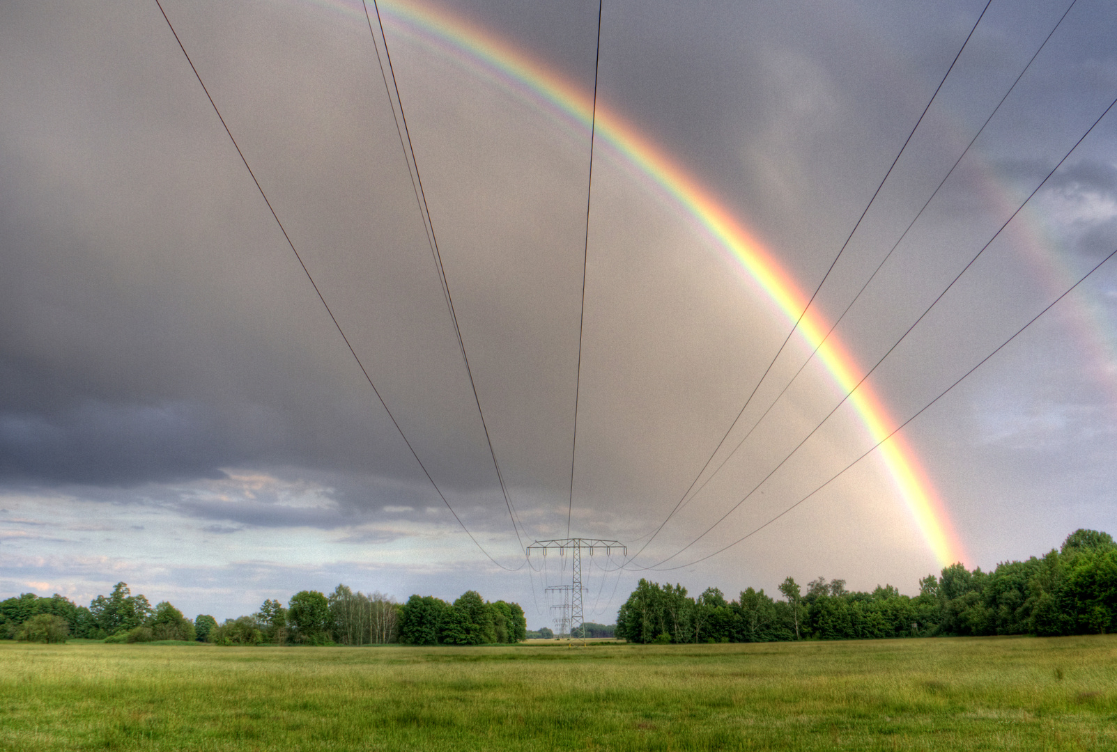 Regenbögen überm Strom