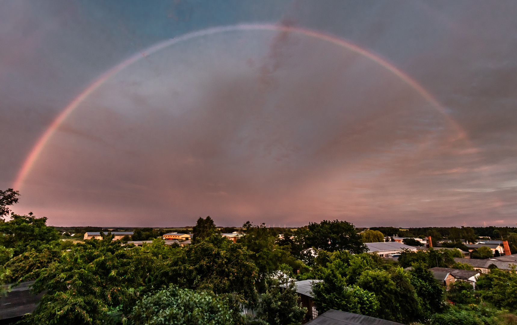 Regenbogen am Abend