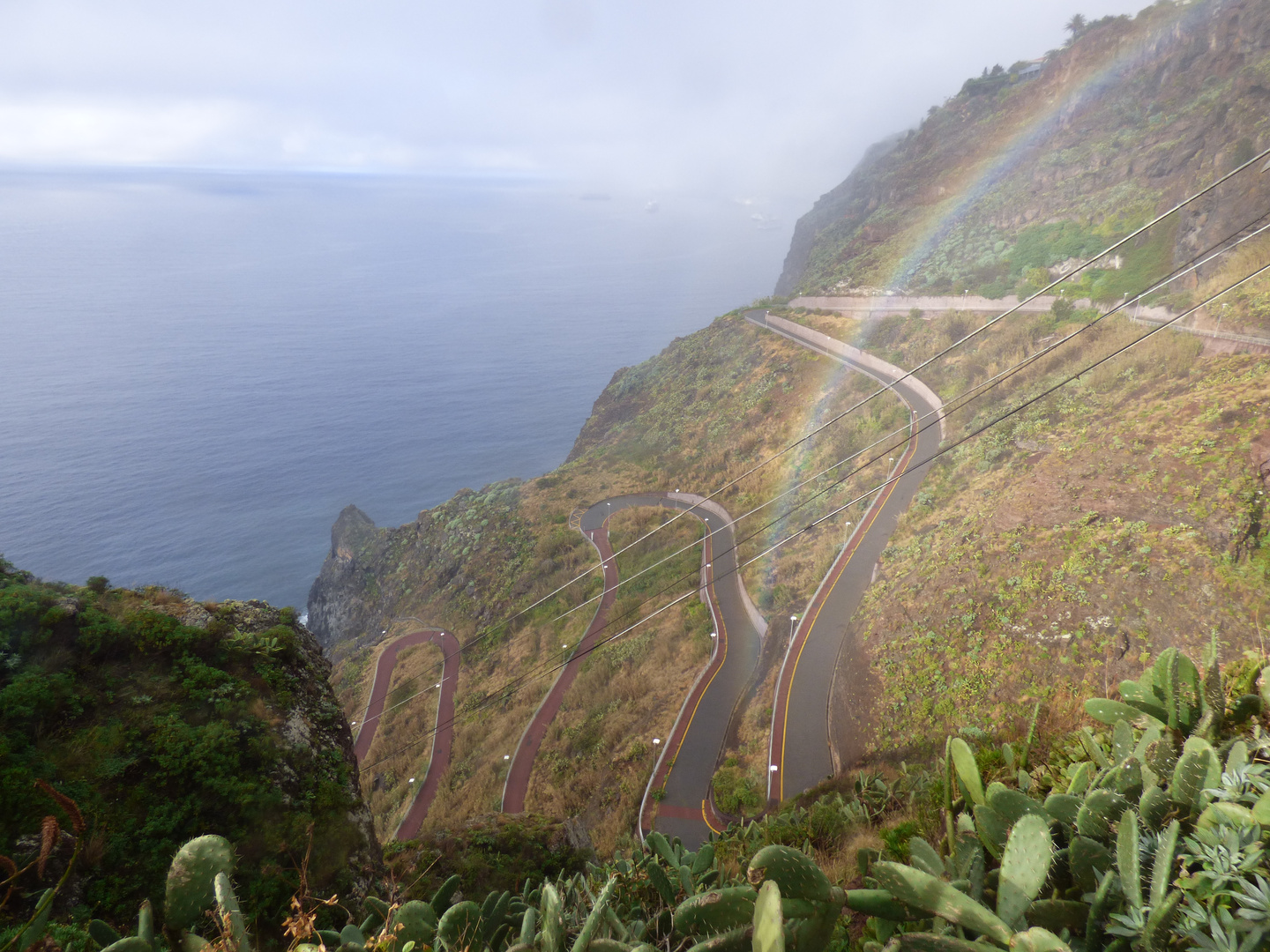 Regenbogen am Cristo Rei auf Madeira