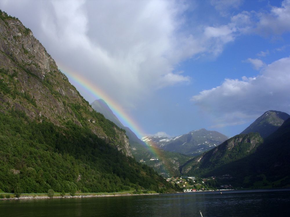 Regenbogen am Geirangerfjord