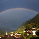 Regenbogen am Gewitterhimmel