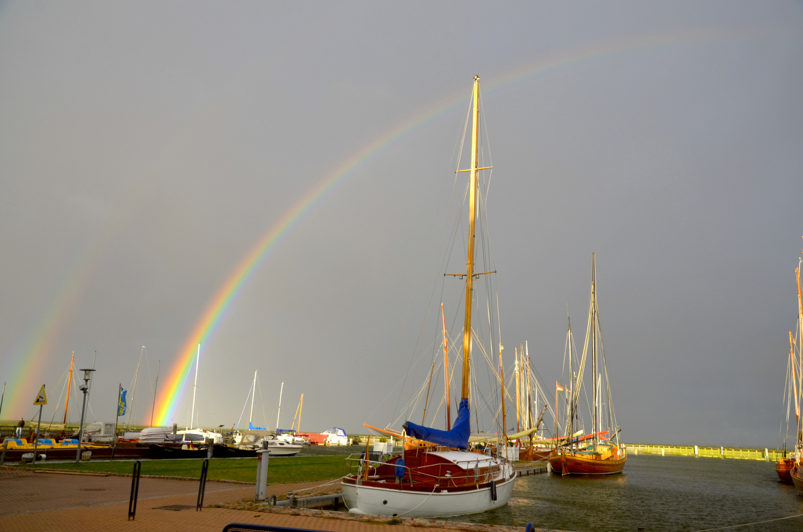 Regenbogen am Hafen Dierhagen