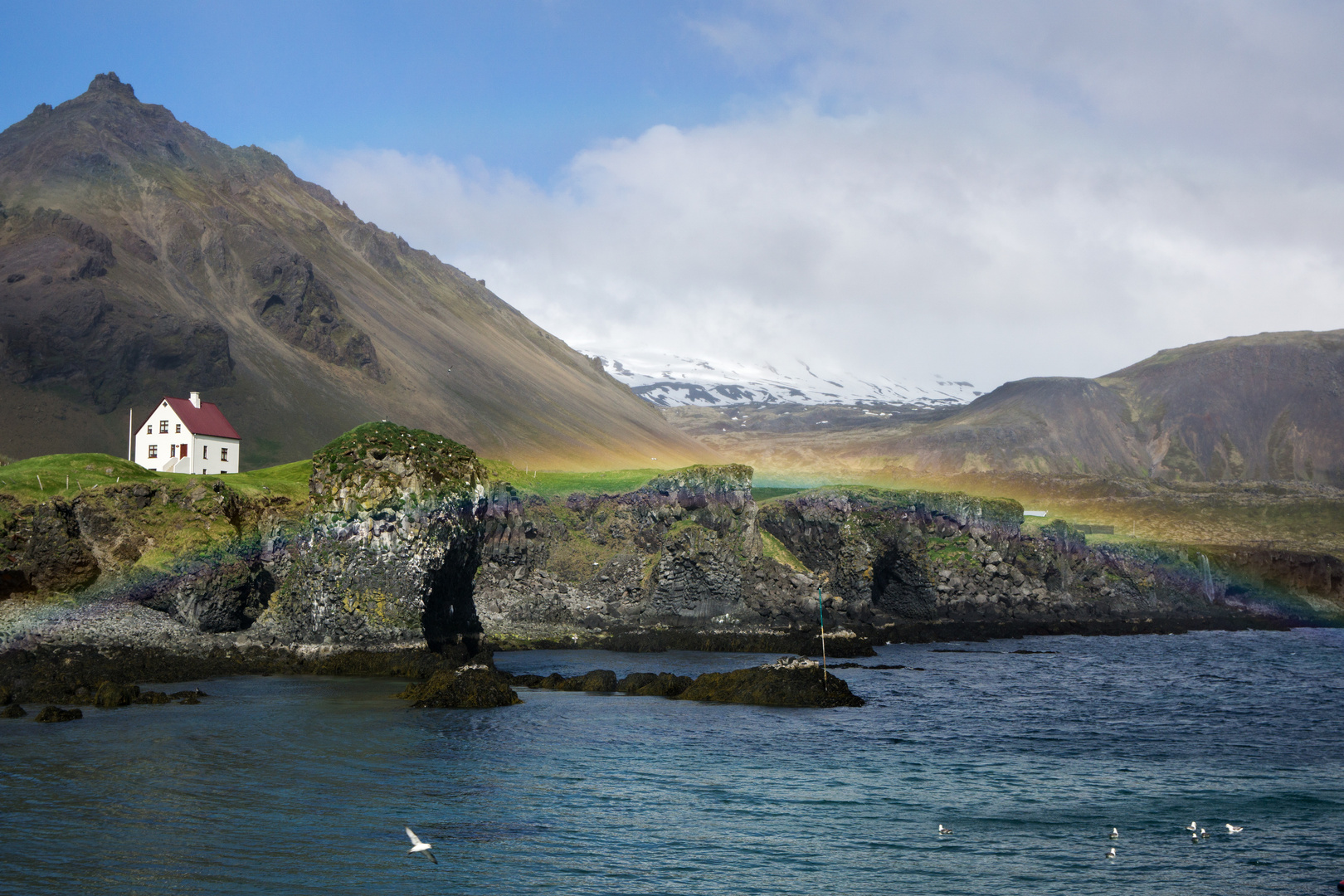 Regenbogen am Hafen von Arnarstapi