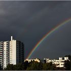 Regenbogen am Hochhaus