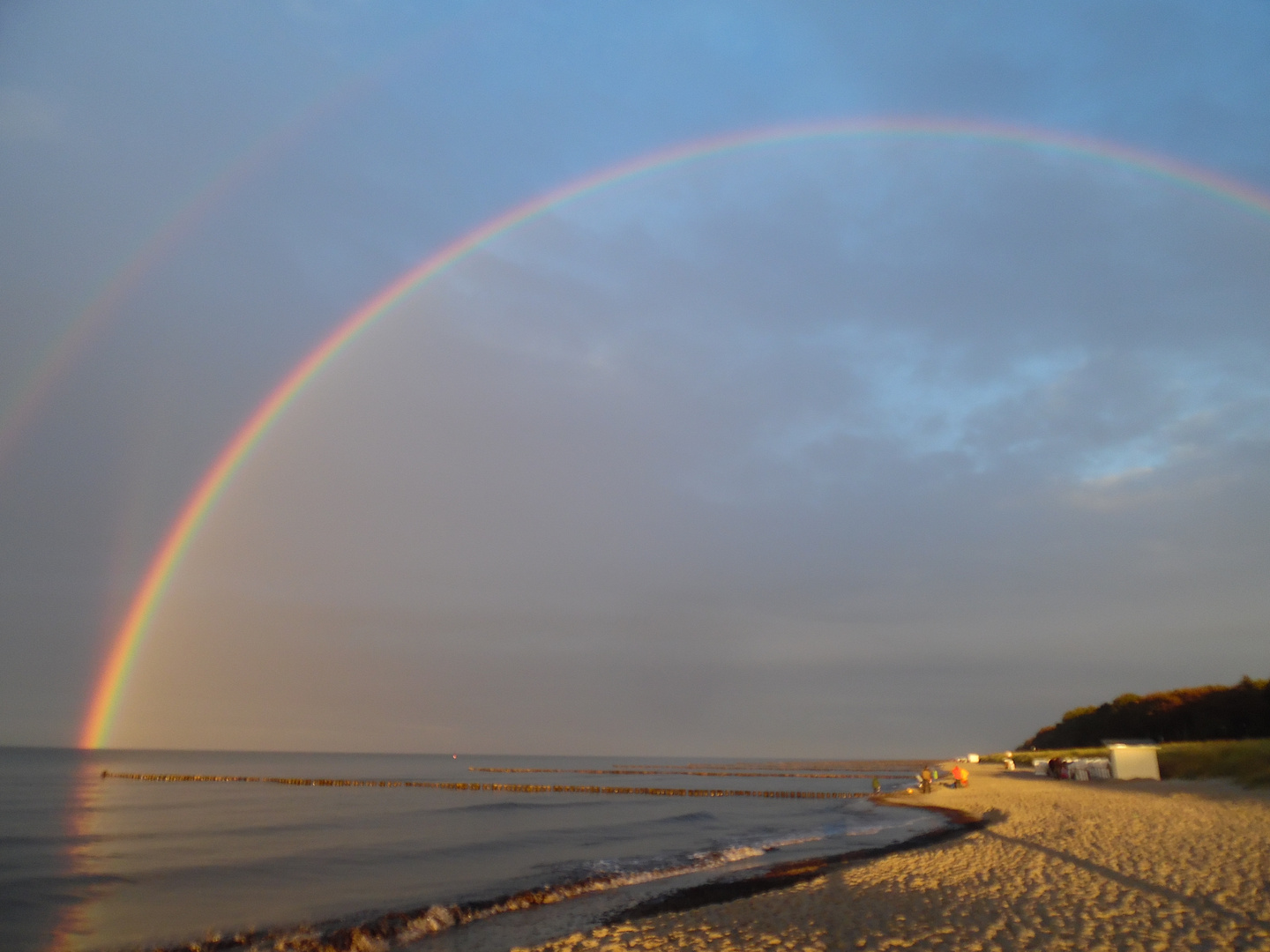 Regenbogen am Meer