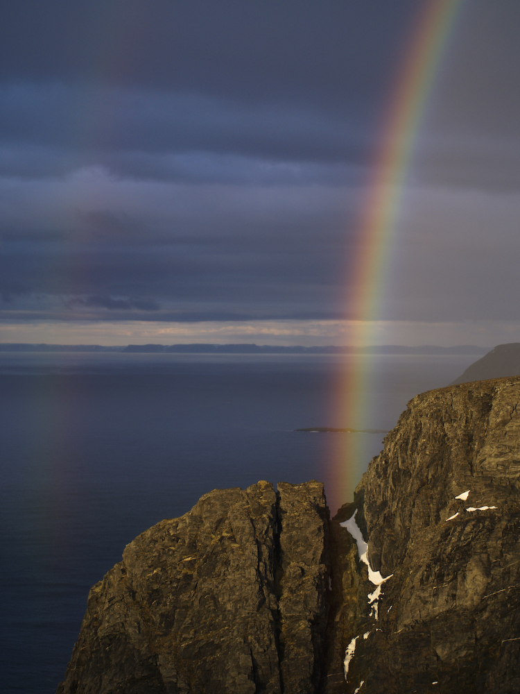 Regenbogen am Nordkap - Der Anfang eines Regenbogen