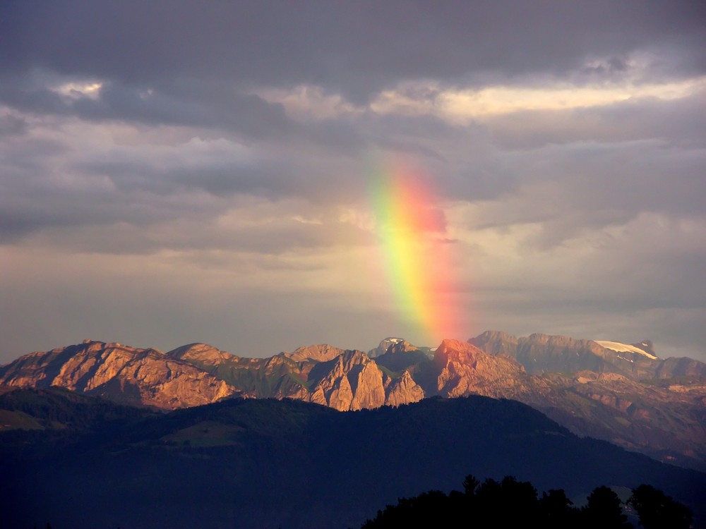 Regenbogen am Schiberg des Glärnisch