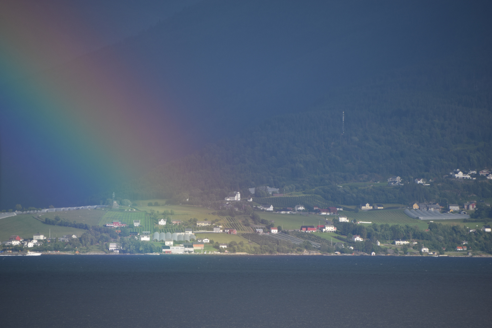 Regenbogen am Sognefjord