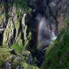 Regenbogen am Vøringfossen, Norwegen