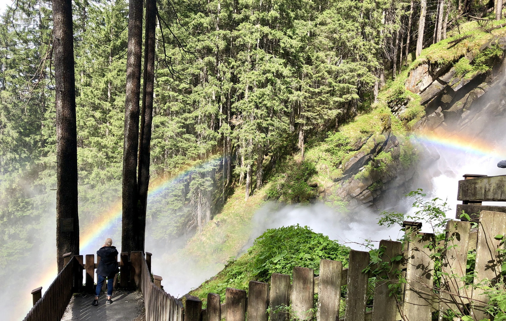 Regenbogen am Wasserfall 