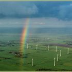 Regenbogen am Windpark (Luftbild)