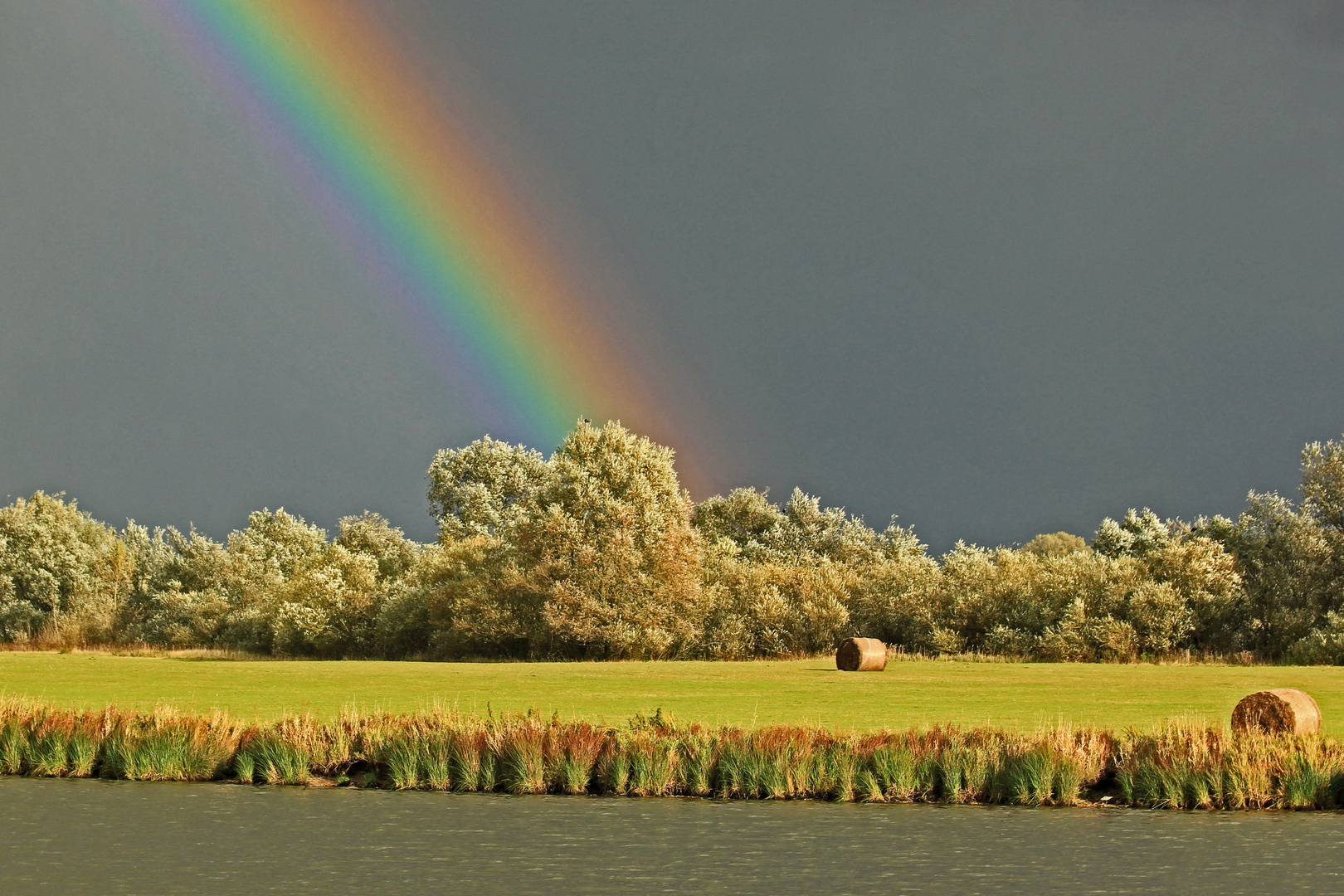 Regenbogen an der Elbe