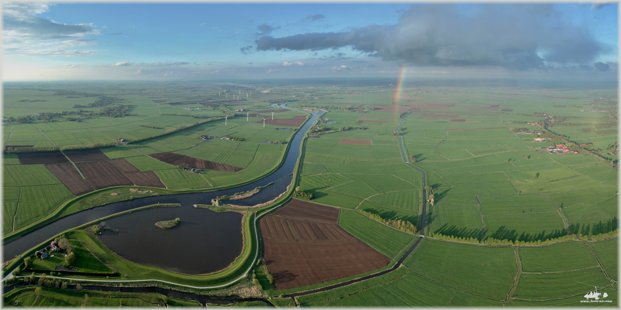 Regenbogen an der Hunte - ein Luftbildpanorama