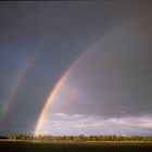 Regenbogen an einem finnischen See